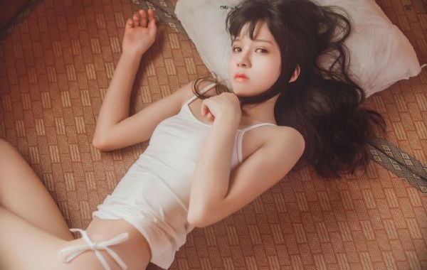 揉捏她饱满的双乳呻吟视频_在线视频网